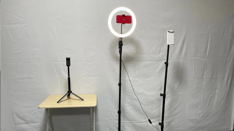 B Bright 新宿303 スマホスタンドとリングライント